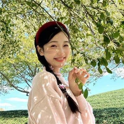她来自胡志明市